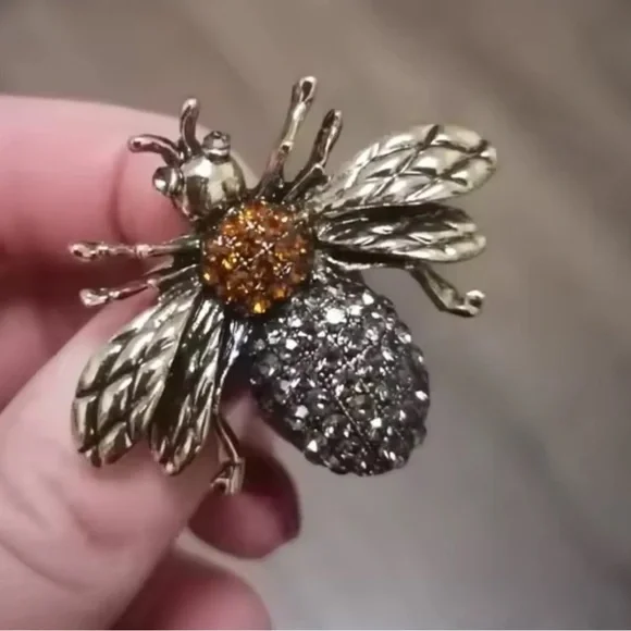 Amber Gold Bee Brooch with Amber and Smoke Crystals - Picture 3 of 6